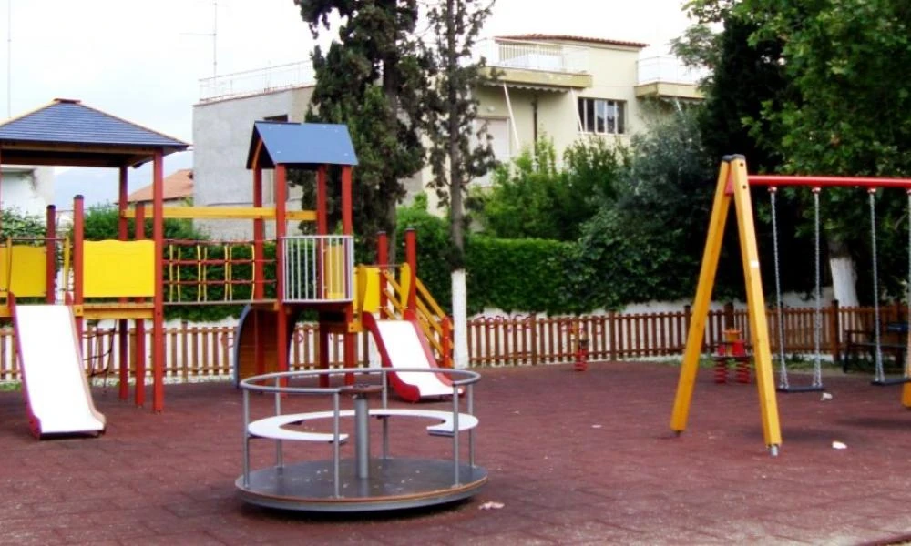 Ηράκλειο: Στο νοσοκομείο 6χρονη που έπεσε από ξύλινο πύργο σε παιδική χαρά